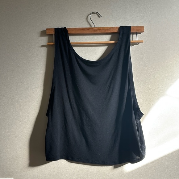 Open-back Aerie workout tank - Size XXL - Picture 2 of 3